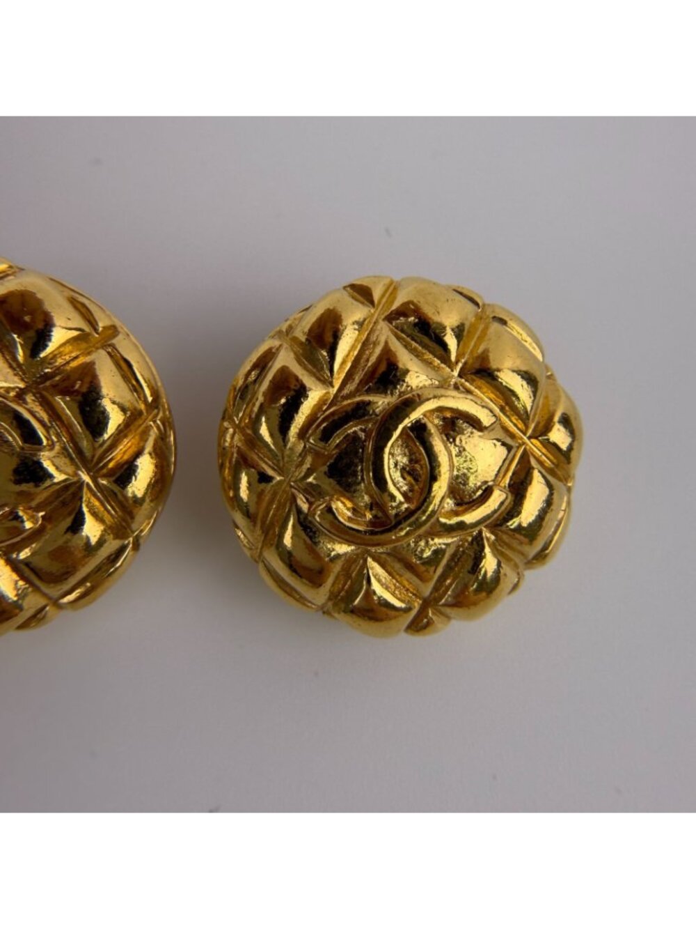 Chanel CC Logo Quilted Earrings Gold Vintage - Picture 5 of 7
